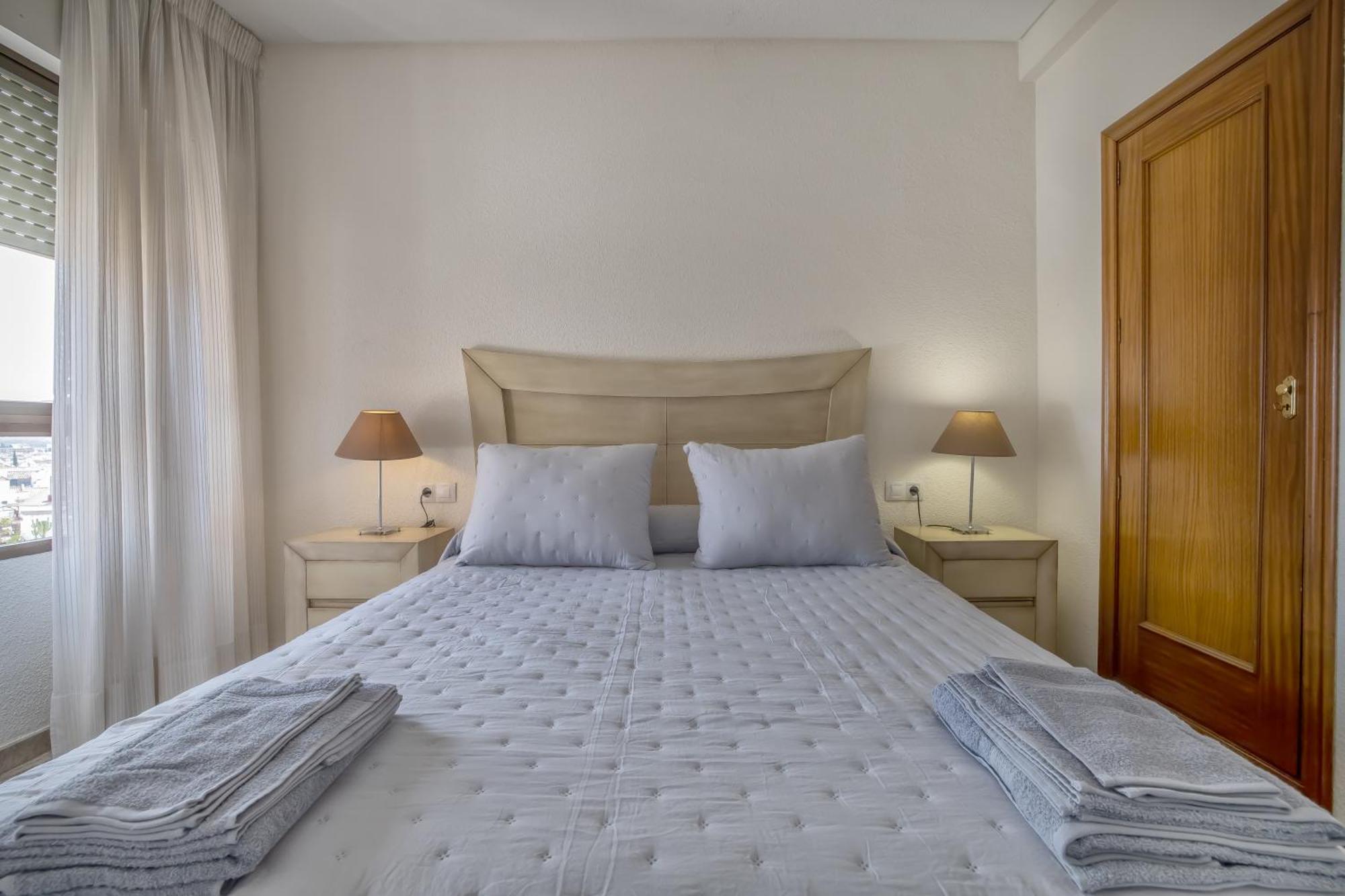 R & T Cordoba Center Apartamentos - Parking Extérieur photo